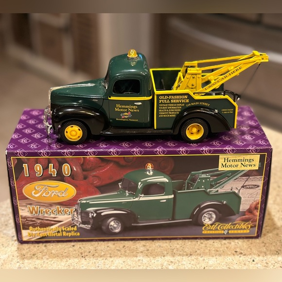ERTL HEMMINGS MOTOR NEWS 1940 FORD TOW TRUCK WRECKER Weaver Crane DIECAST 1:25 - Picture 2 of 15